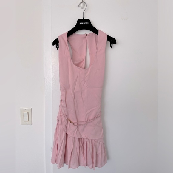 Versace Medusa cocktail mini dress in pink
FW2023 NWT - Picture 8 of 16